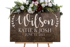 3D personalized welcome sign for weddings with laurels in natural birch wood