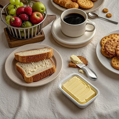 Compact metal spreader knives for sandwiches and pastries