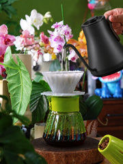 Cocinare FLOW B9 0.9L capacity kettle showing gooseneck spout