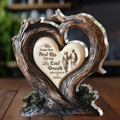 Center engraving with heart and walking couple design