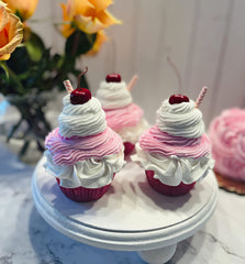 One fake cupcake decorative piece