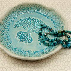 Free form 8 inch round tray detail