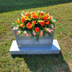 Protective rubber coverings on saddle feet for grave display