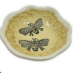 Janecka honey bees bowl 6.5 inch close up