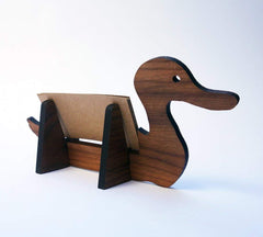 Duck can face left or right on desk