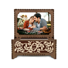 Photo print under the lid of Lovebirds music box