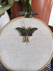 Second magnet holding down the needle minder on fabric
