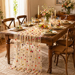 Embroidered daisy design adds elegant touch to table decor