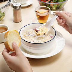 Dishwasher safe melamine spoon with ergonomic handle