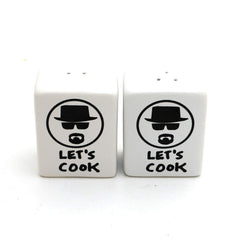 Salt and pepper shakers with removable silicon stopper in glossy lead-free white glaze