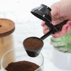 One-handed operation feature on Perfect Pod EZ-Scoop
