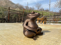 Lotus pose frog decorative statue for mindfulness