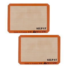 Fiberglass mesh and silicone surface of Silpat baking mat