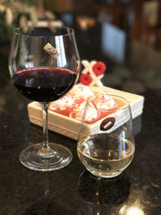 Stemless glass markers compatible with martini glasses