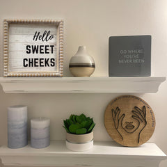 White and black toilet sign with knots and irregular texture