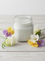 Glass jar packaging with screw-top lid preserves fragrance for wickless candle