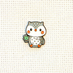 Woodland stitchers owl needle minder with backer disc