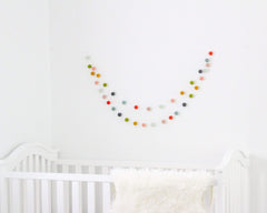 Adjustable spacing between felt balls on garland