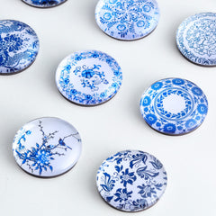 Round 3 cm blue and white glass magnets for metal surfaces