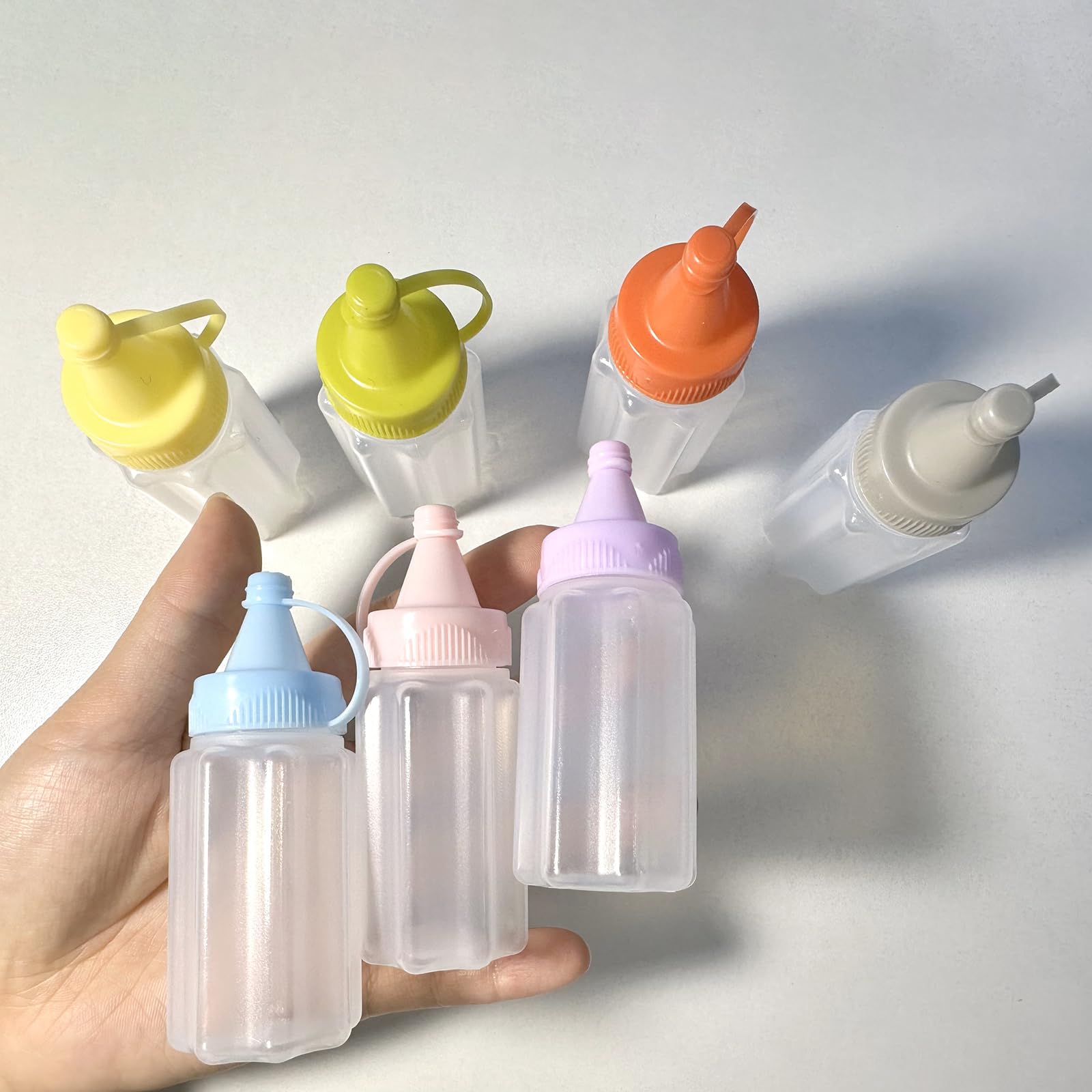 Eight 30ml mini condiment squeeze bottles in green color