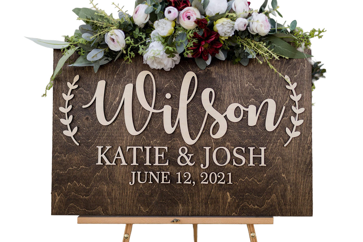 3D personalized welcome sign for weddings with laurels in natural birch wood
