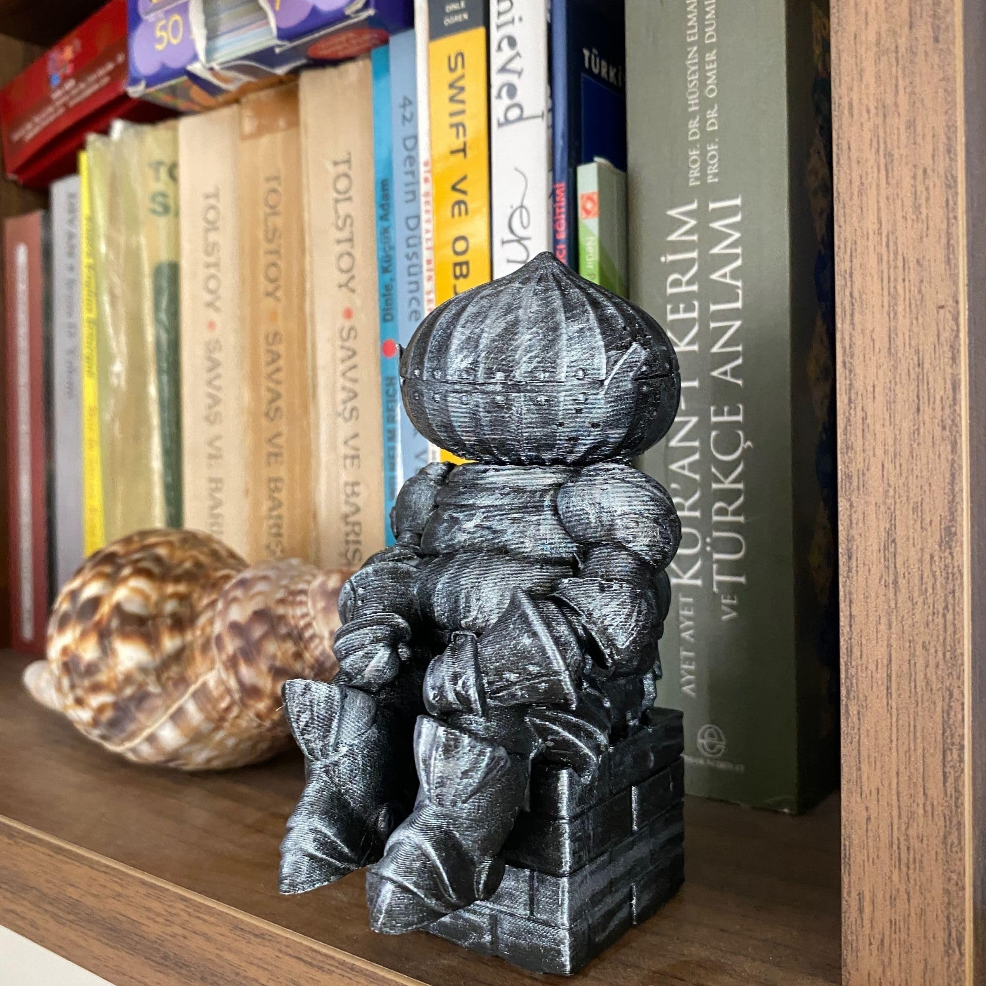 5.5 inch onion knight figurine for shelves or desks