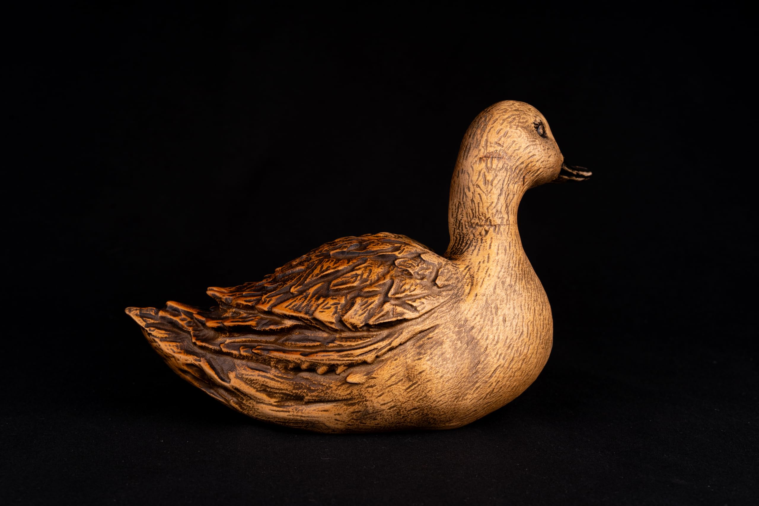 Giftable duck figurine for collectors