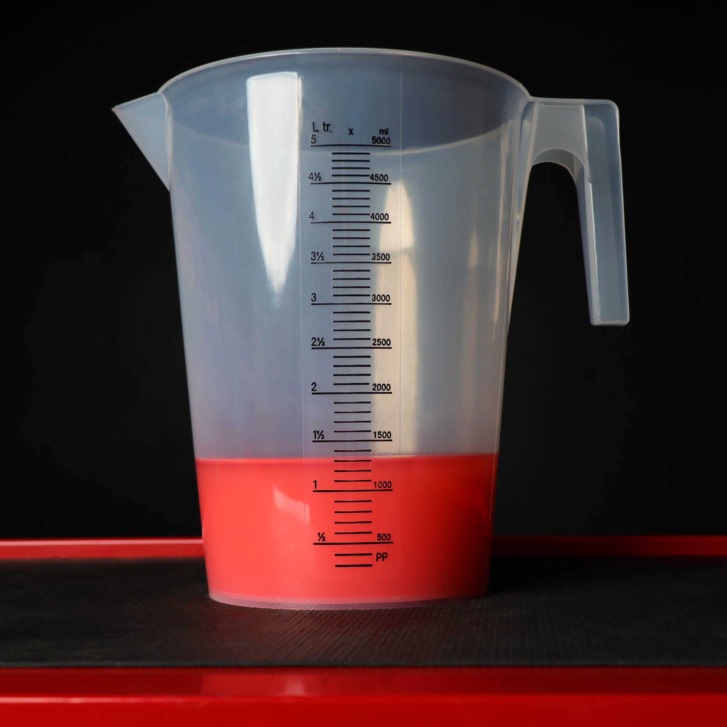 ABN 5 Liter pitcher pouring liquids with visible measurements