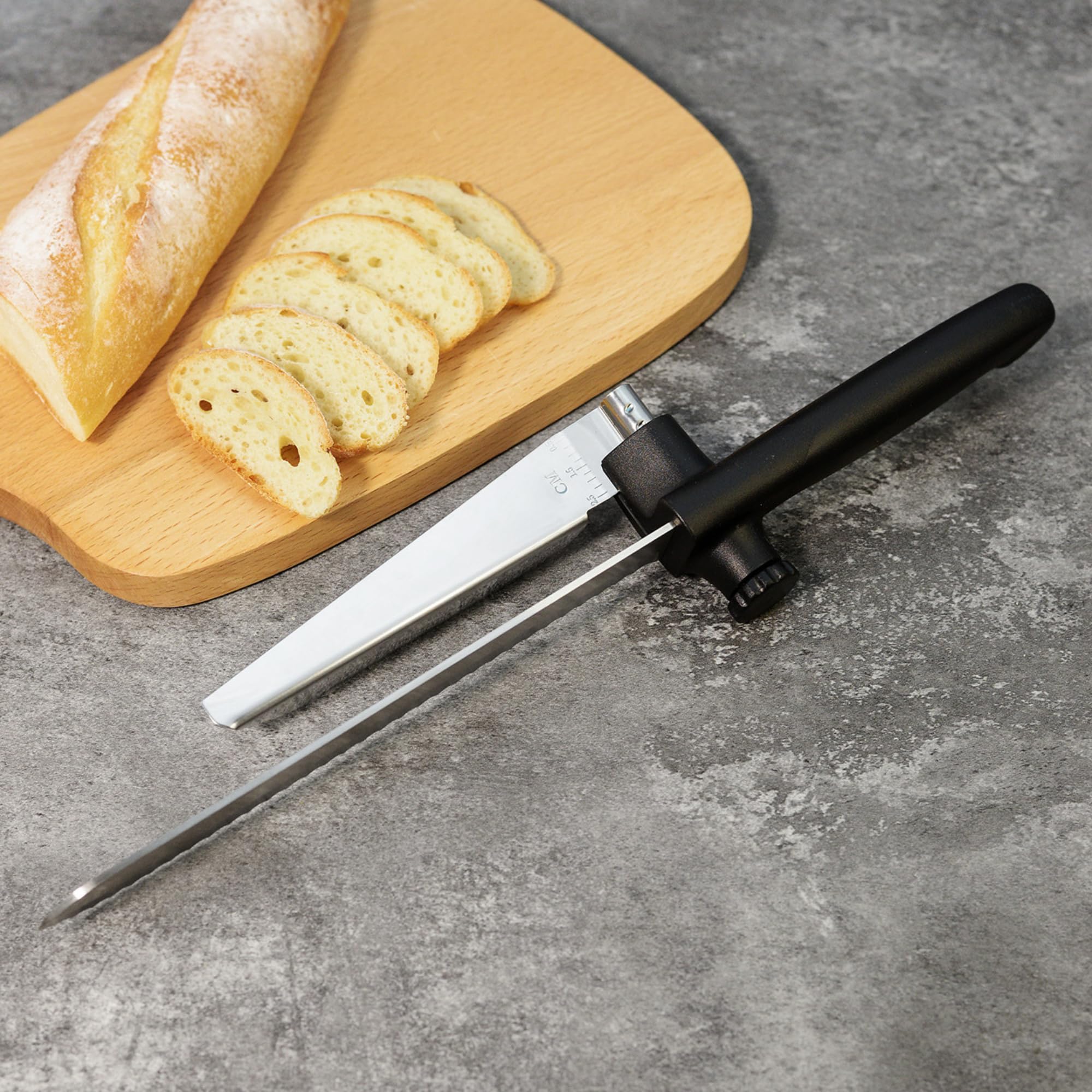 accuStation cake knife included in set