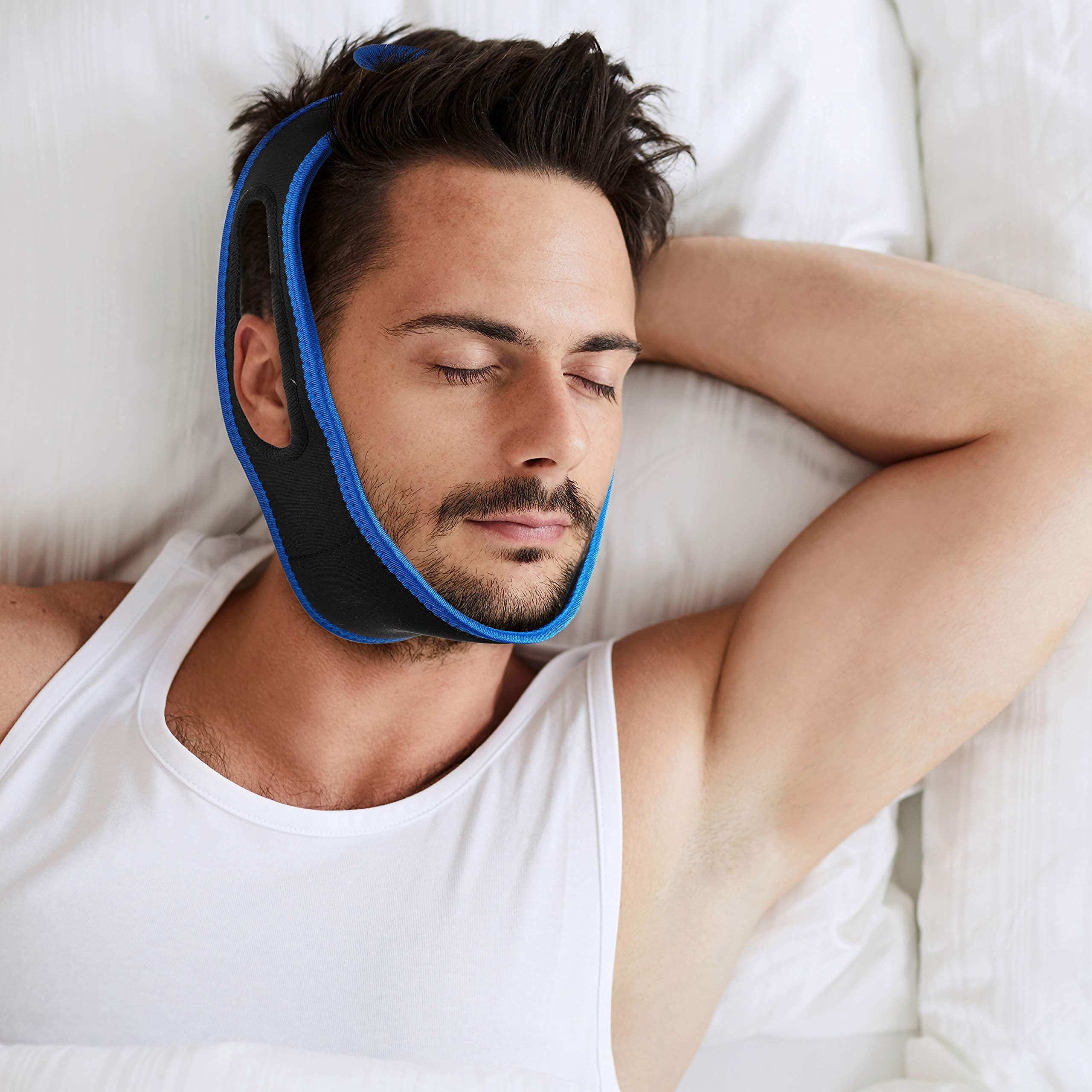 Breathable neoprene material keeps face cool during sleep