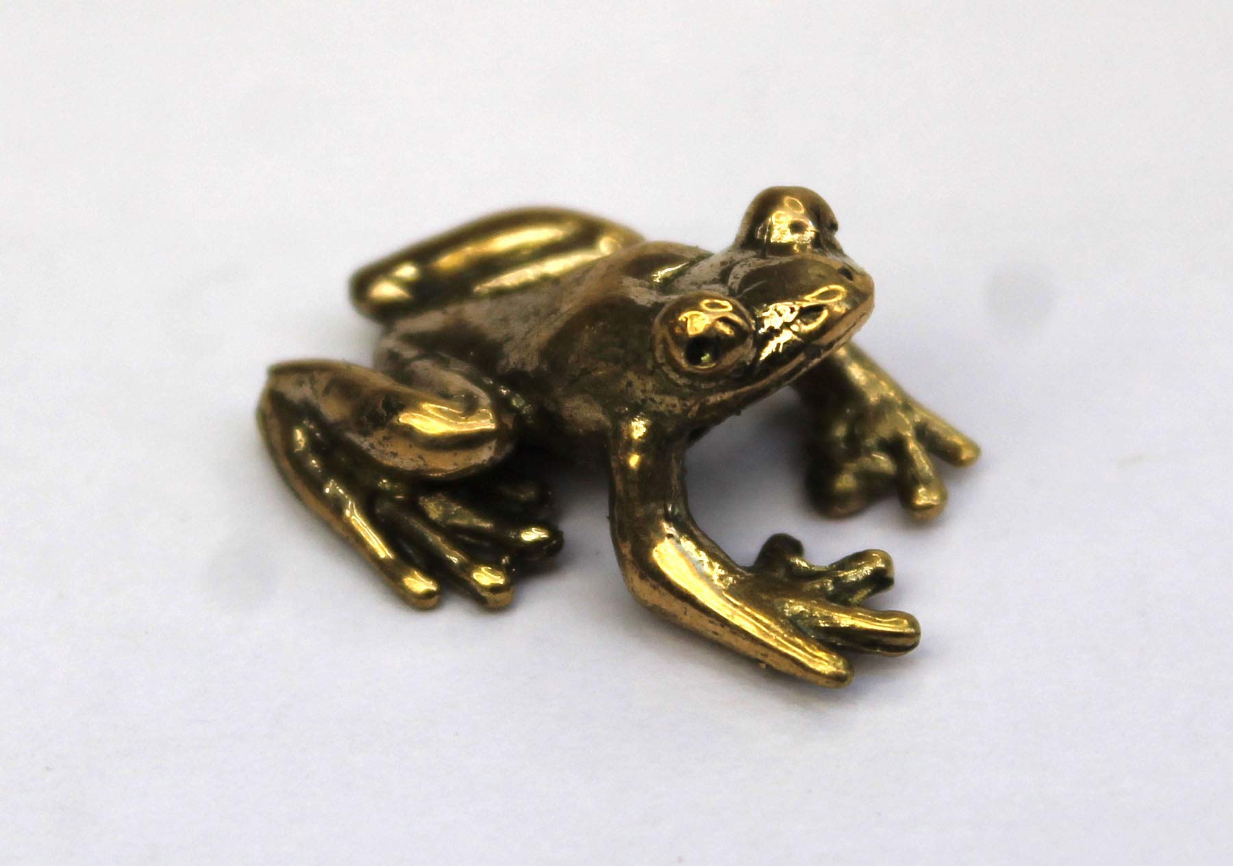 Collectors brass frog figurine with high detail Edysons