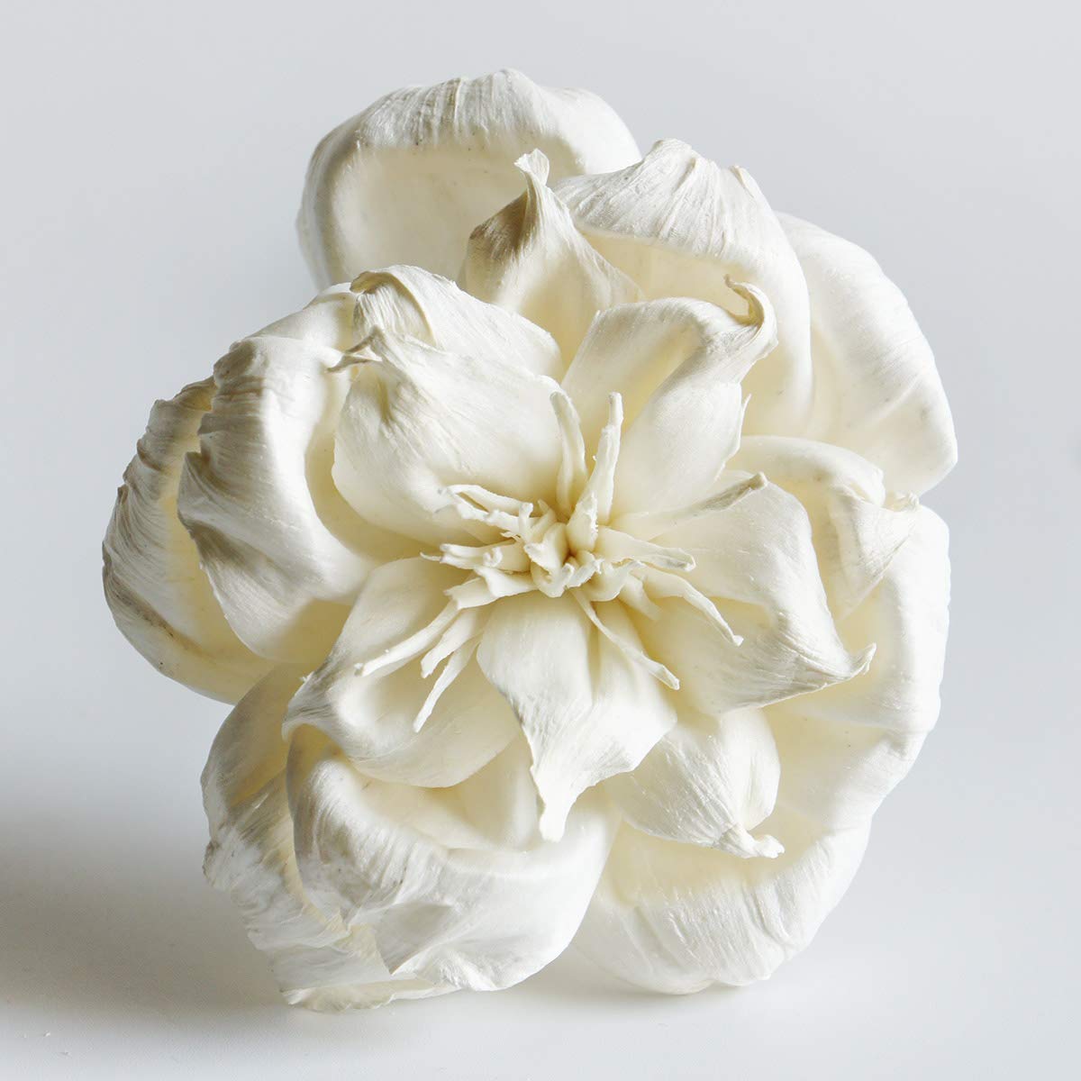 Aroma diffuser components showing 2 flowers and rope