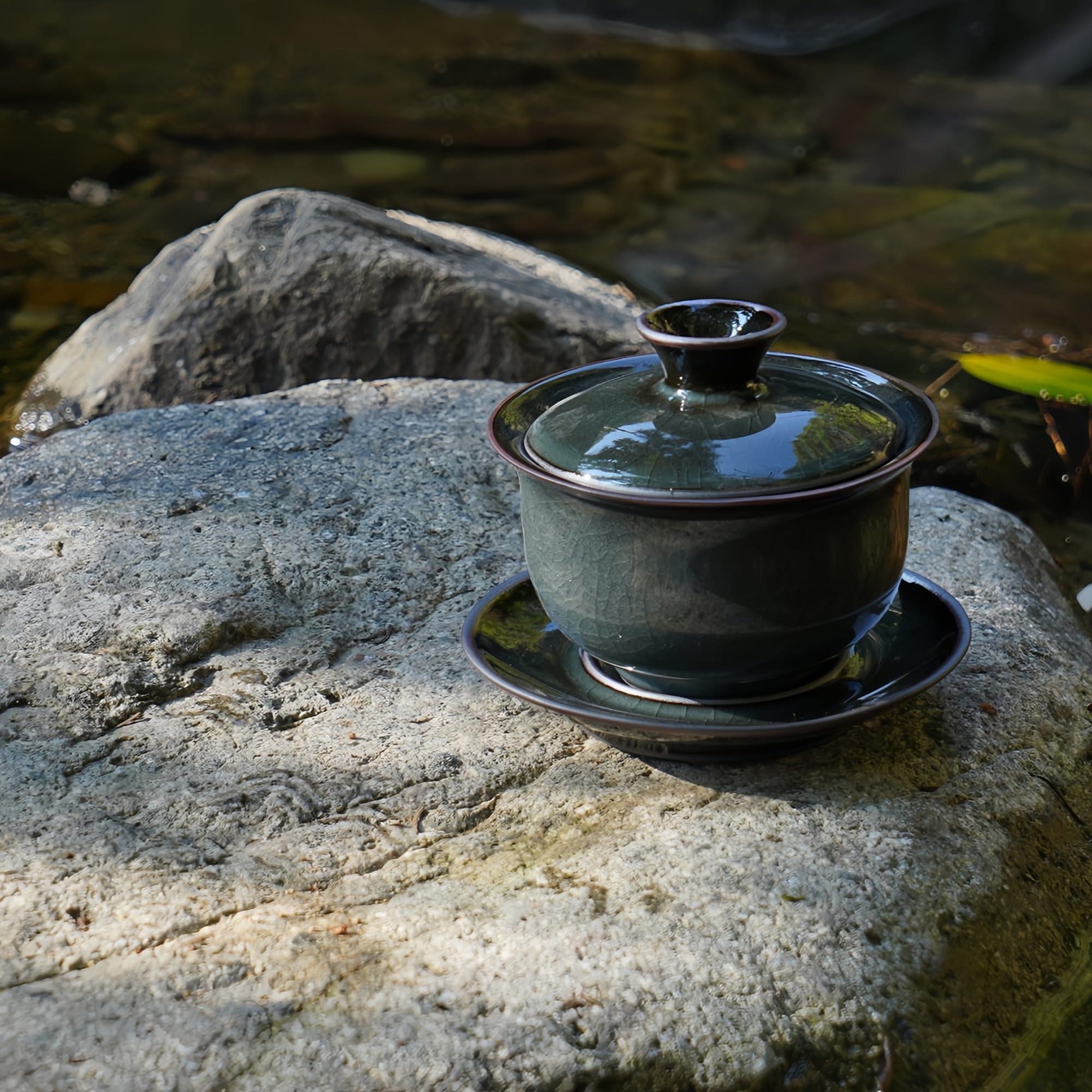 Traditional three-piece gaiwan form for tea brewing