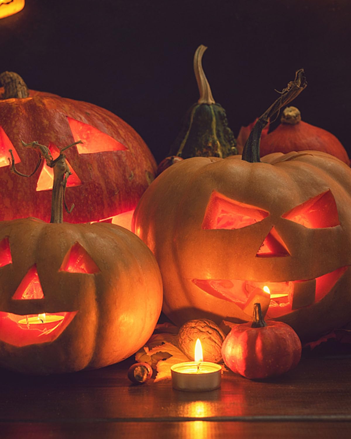 Smokeless white tea lights ideal for holiday decor Ashlux