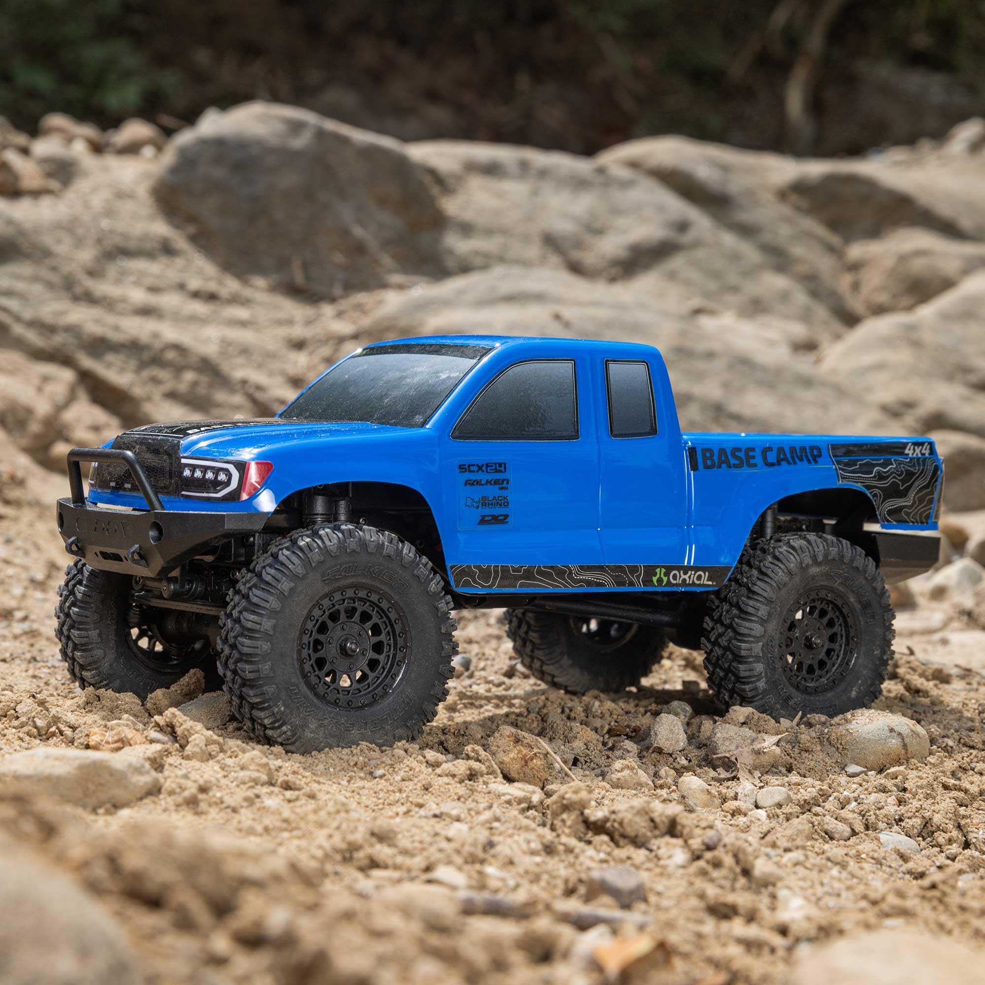 Axial AXI-1219T2 1/24 blue RC Truck base camp 4x4 side view