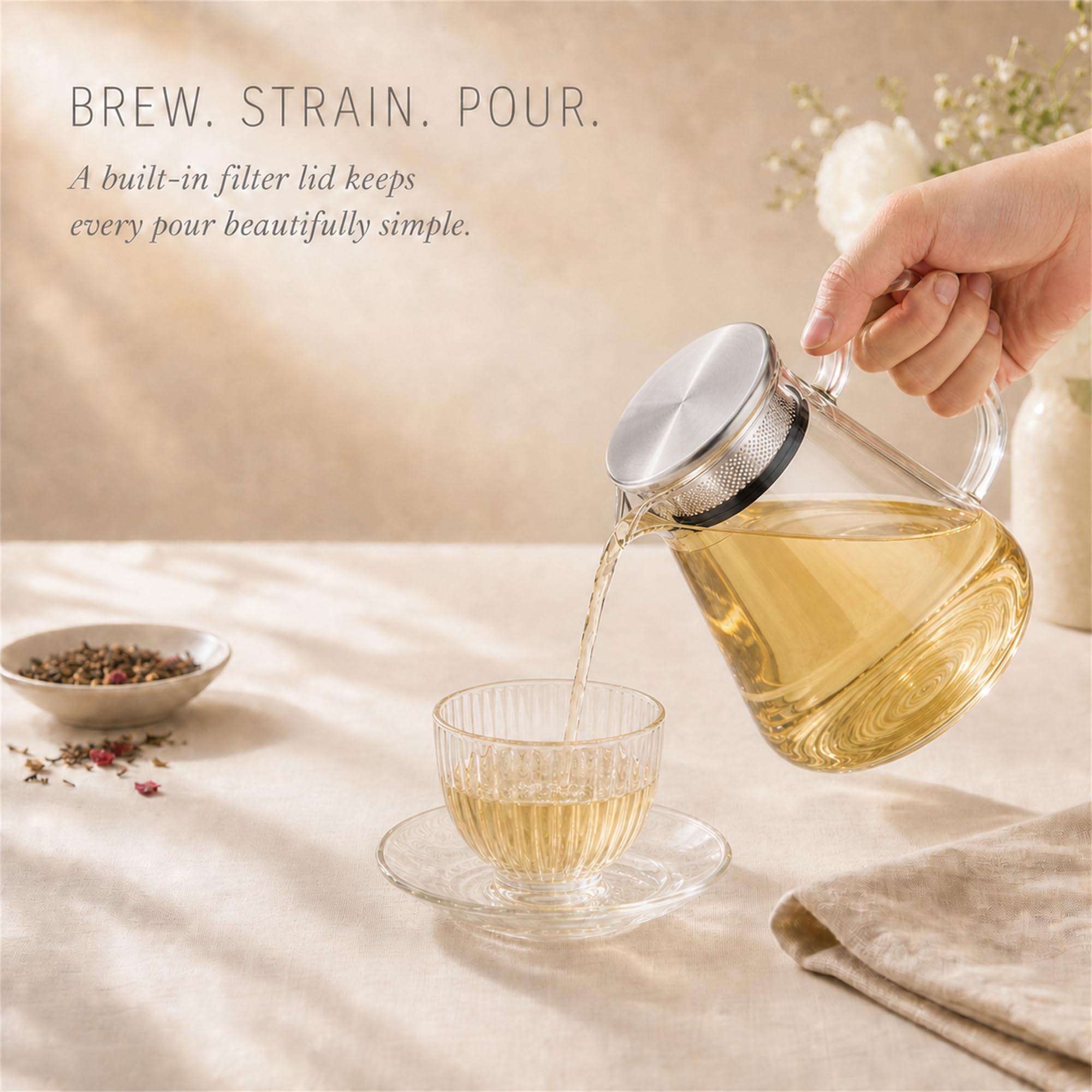 Wide glass chamber allows loose leaf tea to circulate