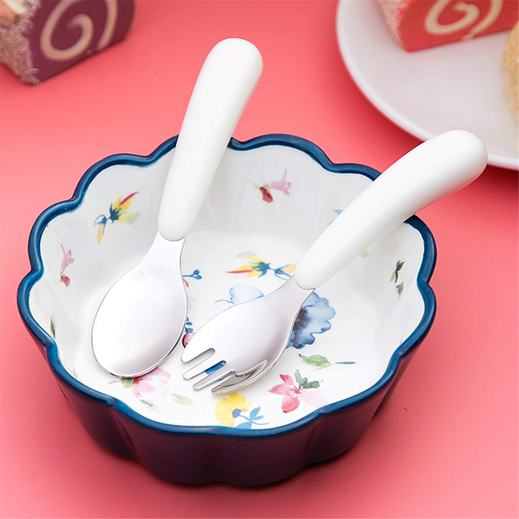 Travel case included with Kirecoo toddler utensils packaging