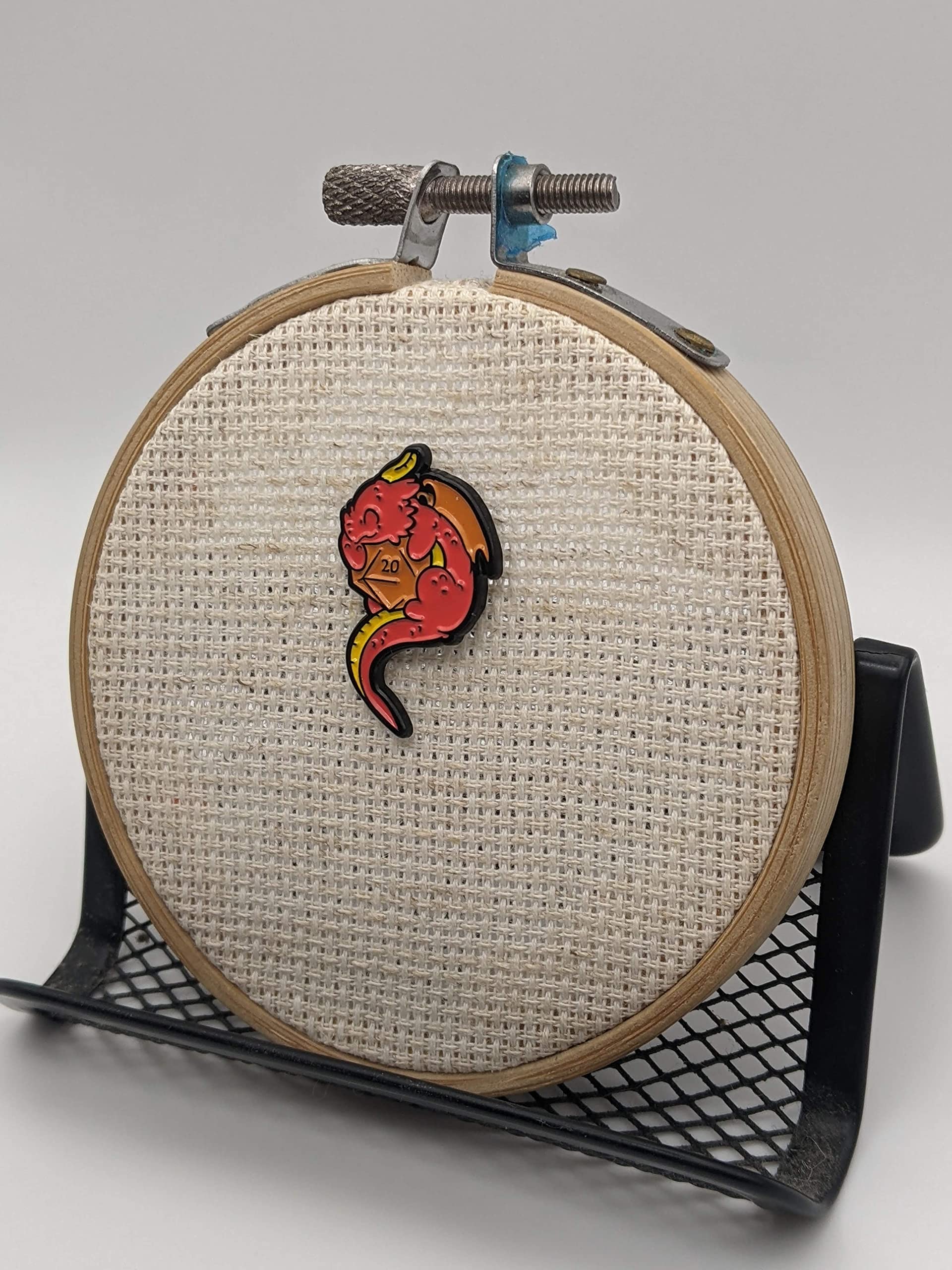 embroidery-project-use-dice-dragon-needle-minder