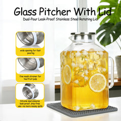 Square borosilicate glass carafe with lid and handle