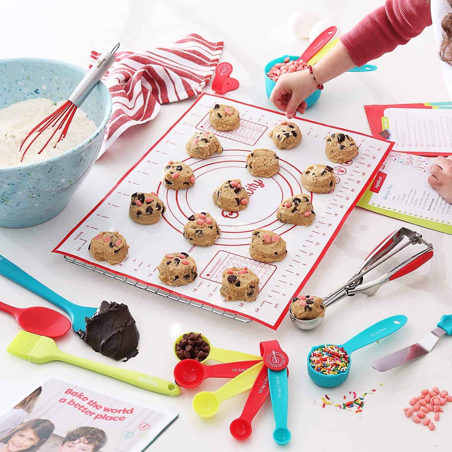 Baketivity 31-piece set includes tools for decorating