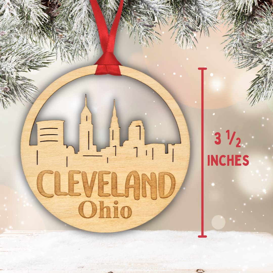 Baltic Birch Cleveland ornament with city skyline design