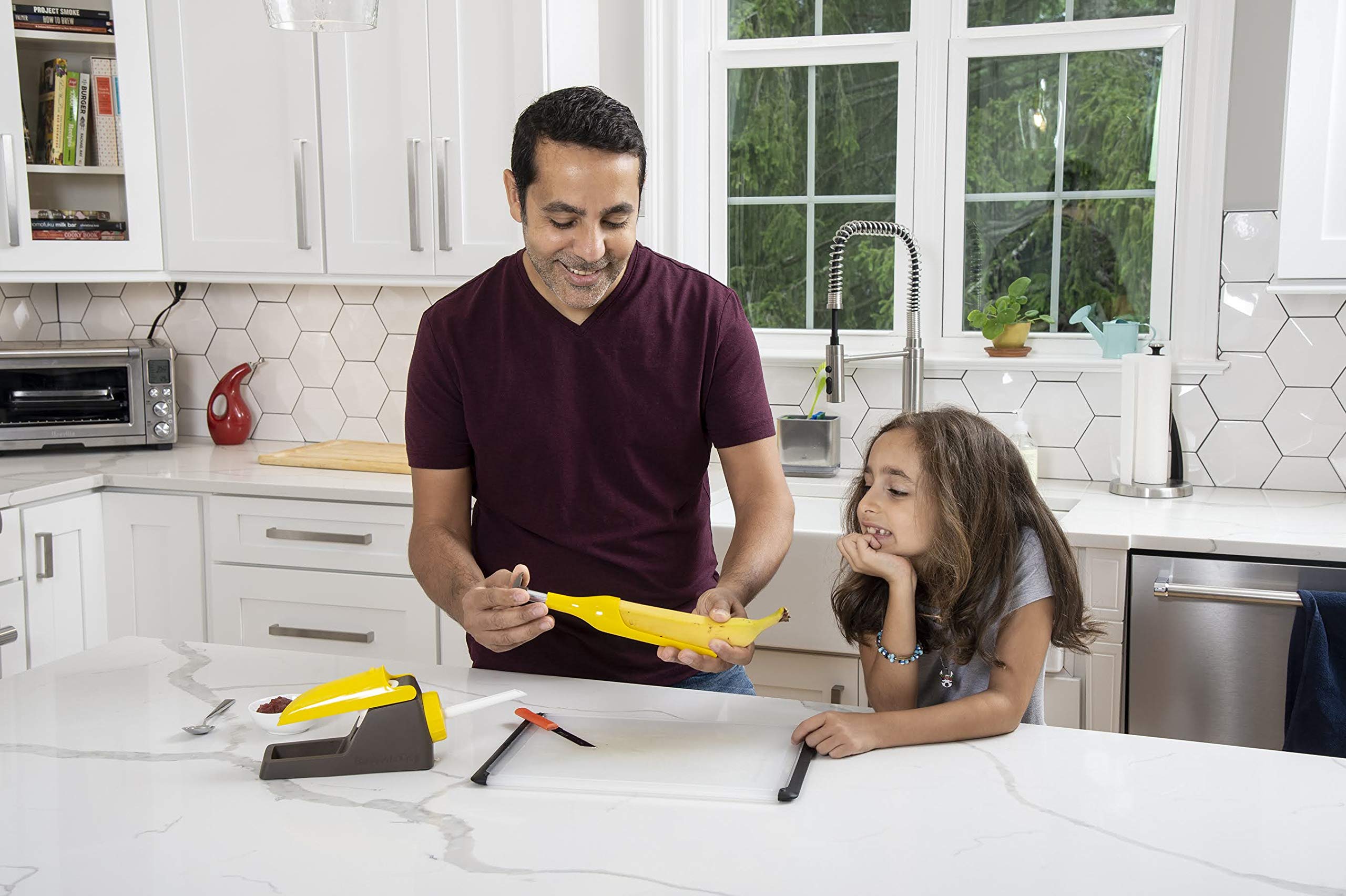 Banana Loca no mess cleaning with bristle brush