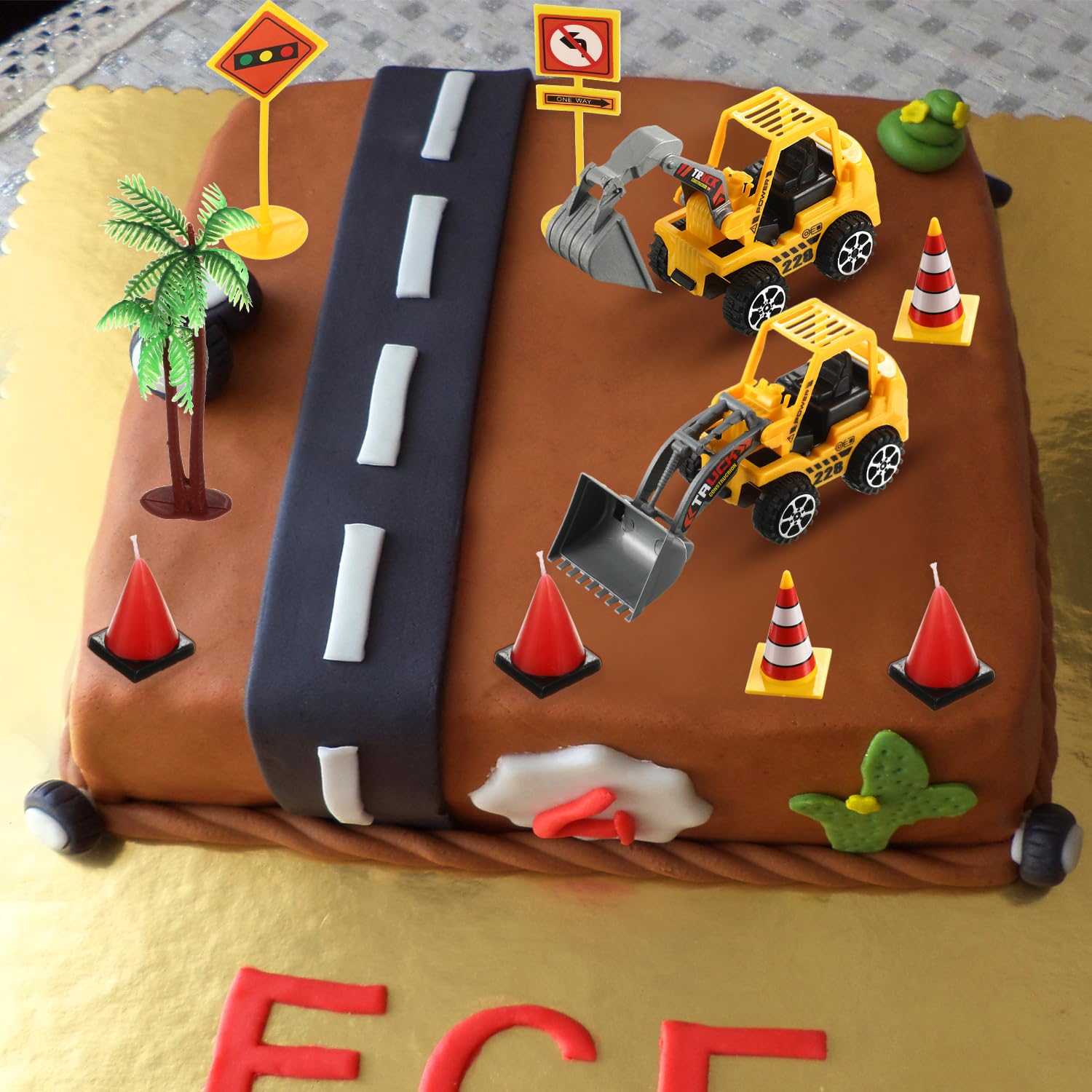 BBTO barricade set for cake decoration