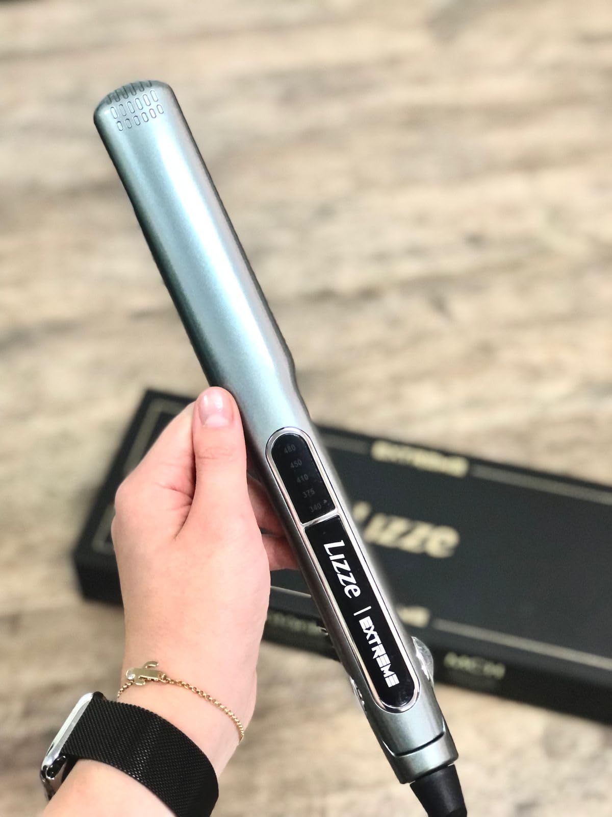 Packaging image for beauty and professional care straightener