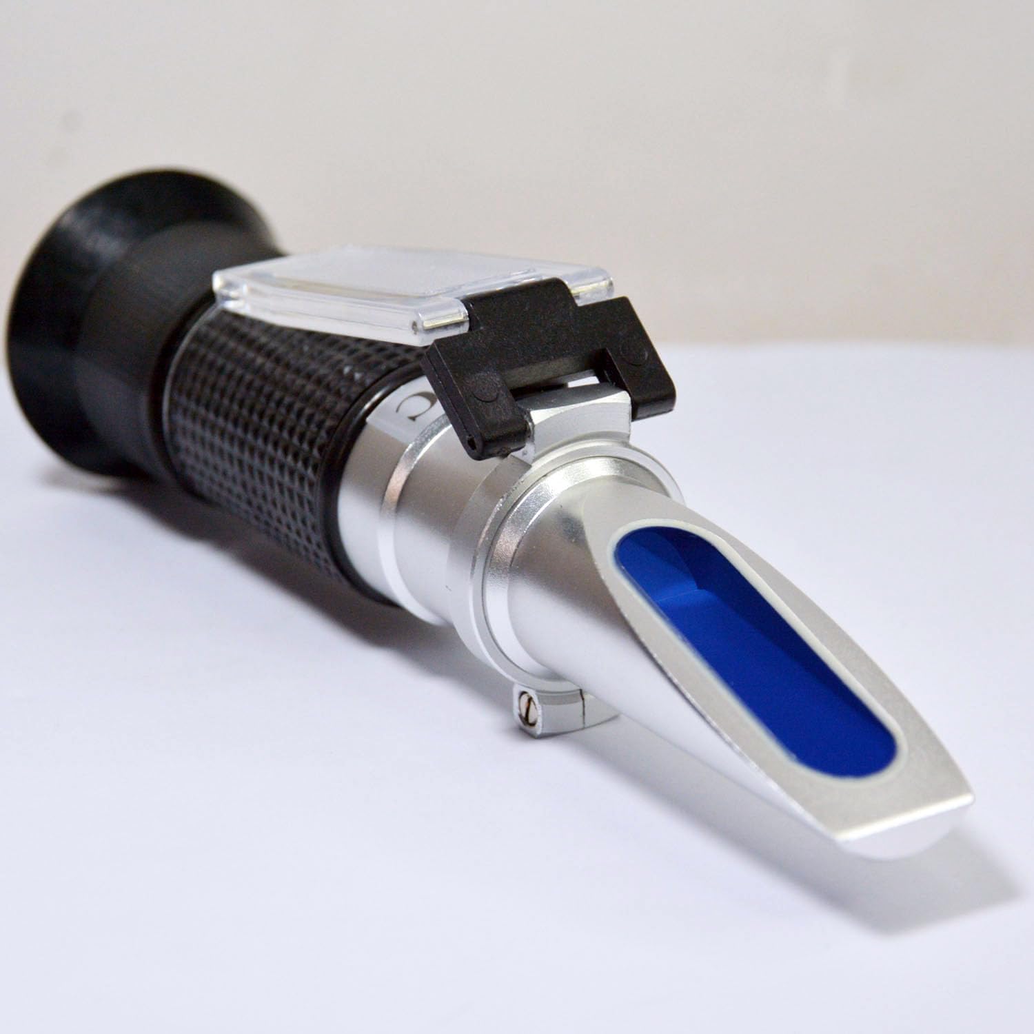 durable portable refractometer for beekeeping and education