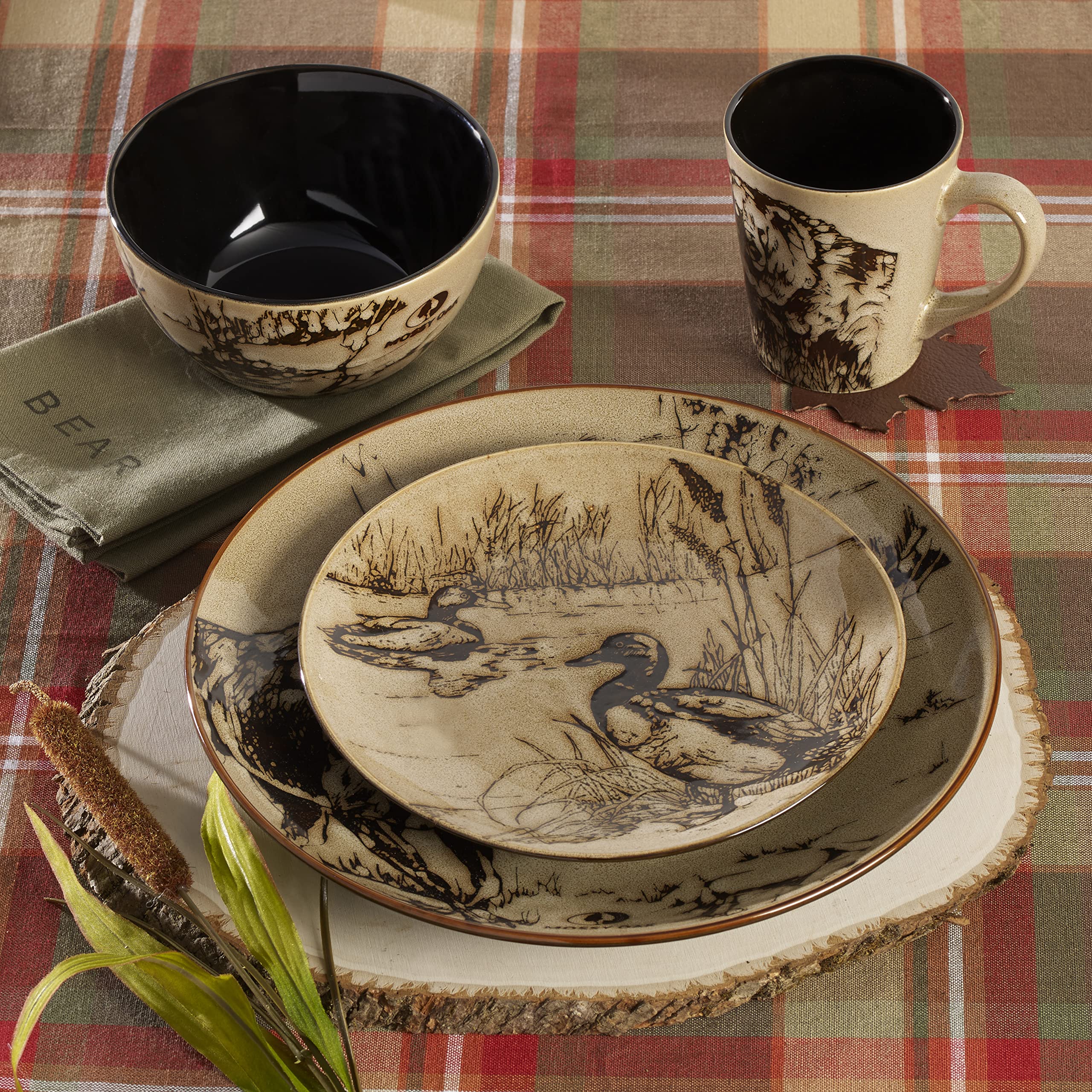 Service for four 16-piece Mossy Oak dinnerware set