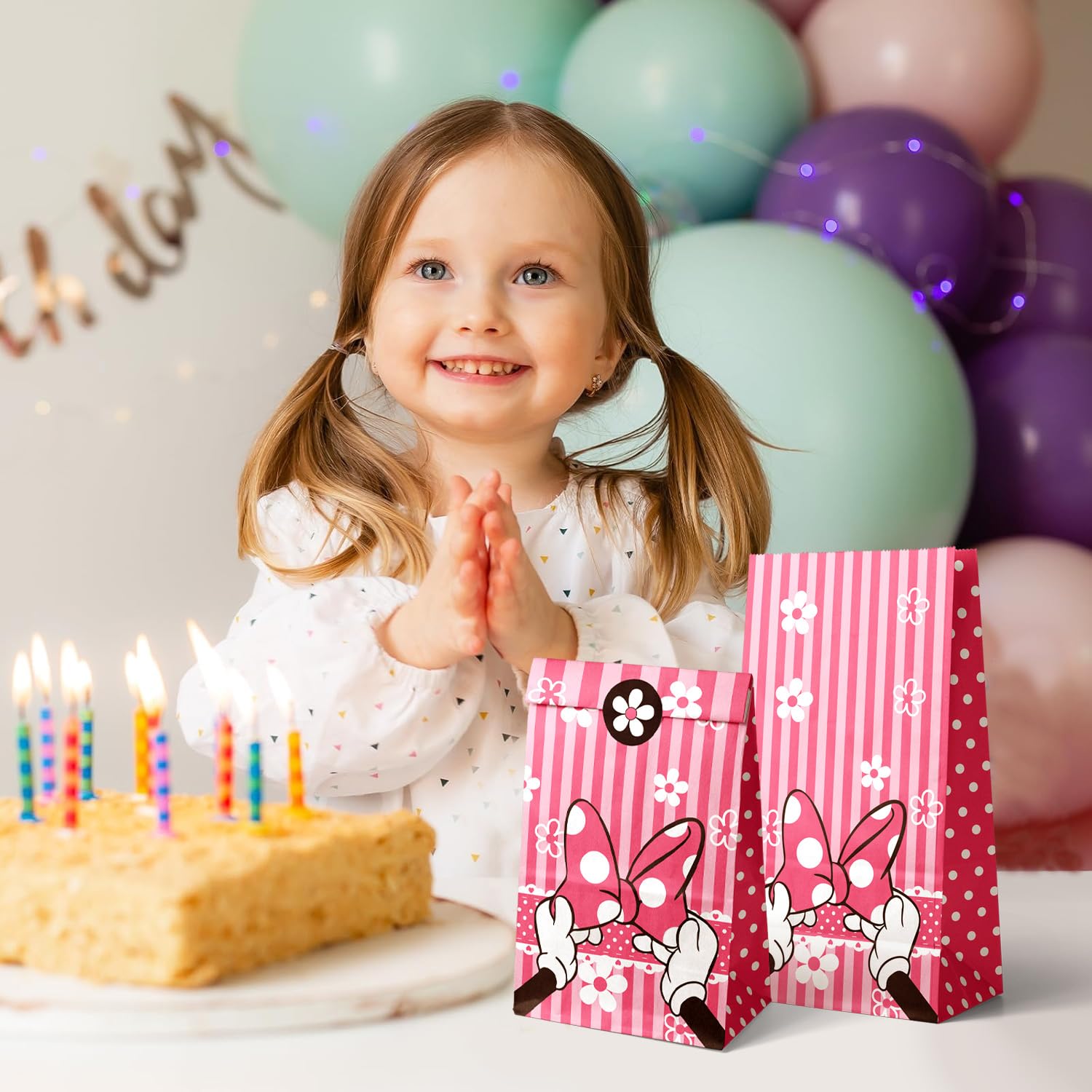 Easy to assemble foldable party favor bags