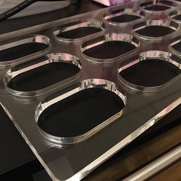 Not oven safe use for batter setting on oil paper or silicone pad
