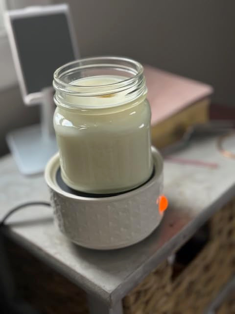 Flameless design compatible with wax warmer