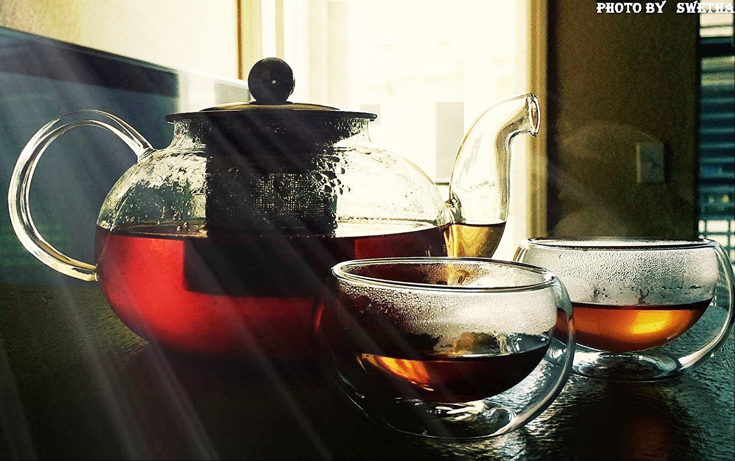 Stovetop safe teapot with mesh infuser